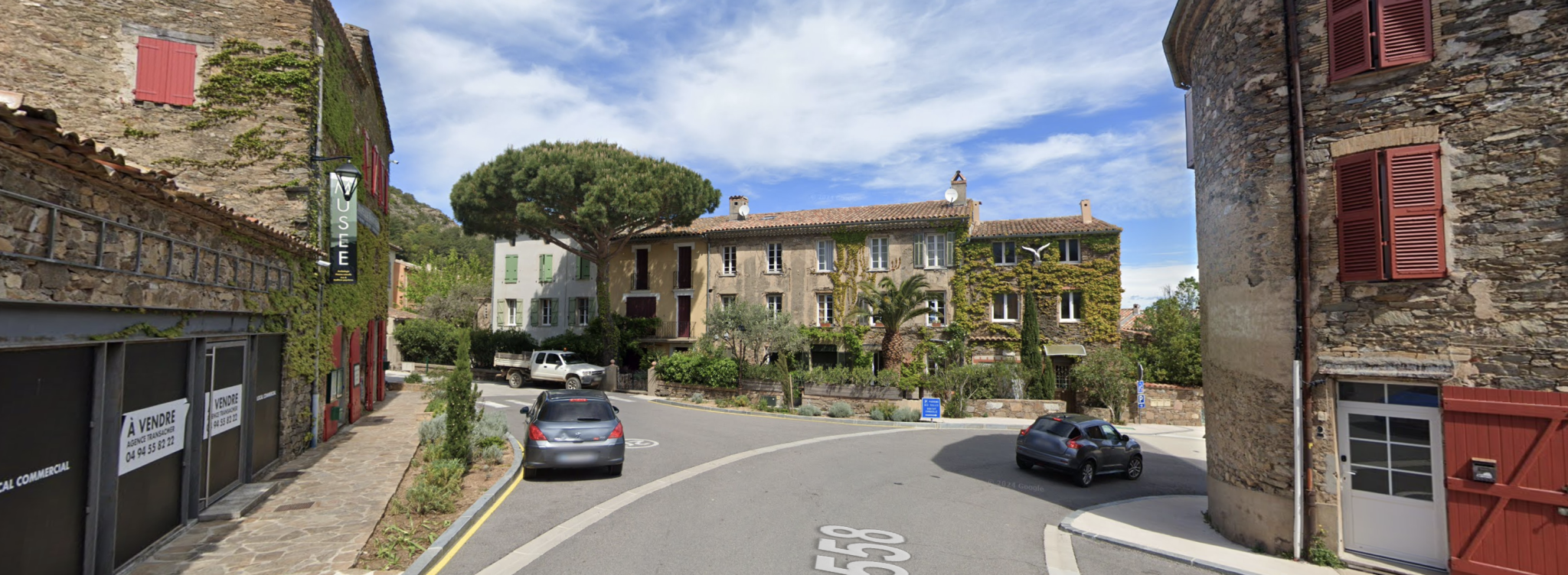 VENTE LOT DE 2 PARKINGS EXTÉRIEURS - LA GARDE-FREINET (83)